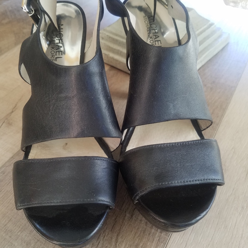 Gorgeous Michael Kors 8 1/2 black